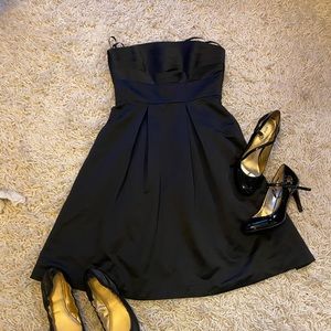 👍 Black fit & flair White House/Black Market dress